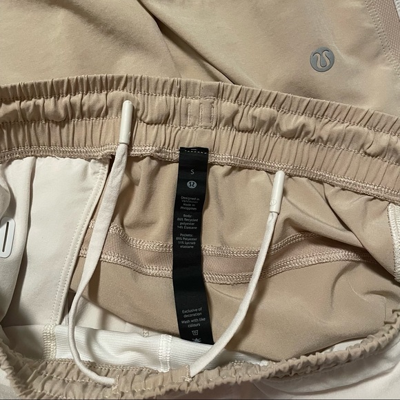 Lululemon Small Pace Breaker Shorts 7 inch Inseam White Opal and Beige - Picture 3 of 4